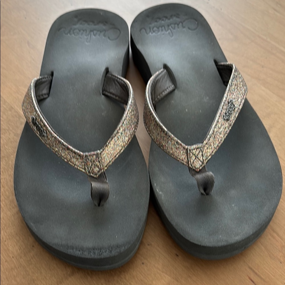 Reef grey sparkle Sandals with Contoured Footbed